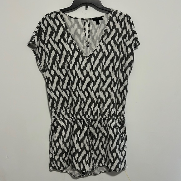J Crew V Neck Romper with Tie Black and White Size Small - Picture 1 of 10